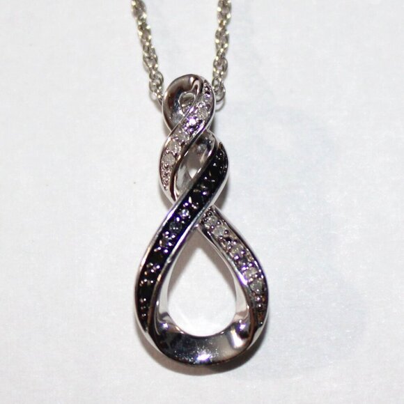 Jewelry - Sterling Silver Black & White Diamond Chip Necklace